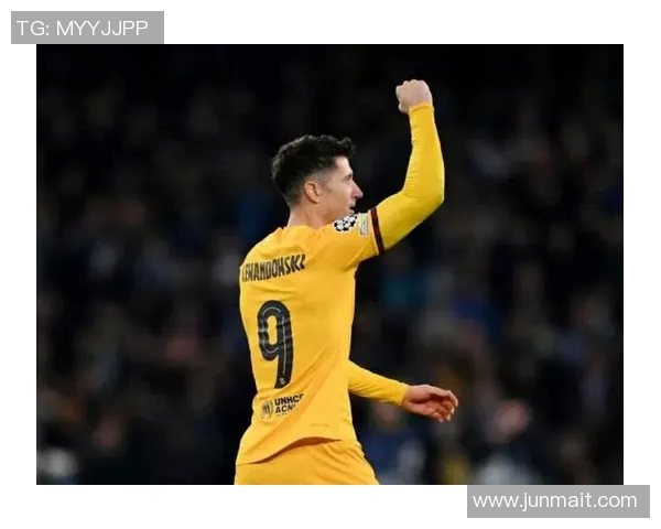 莱万神奇进球助巴萨延续不败纪录48万球迷共同见证西甲领头羊风采